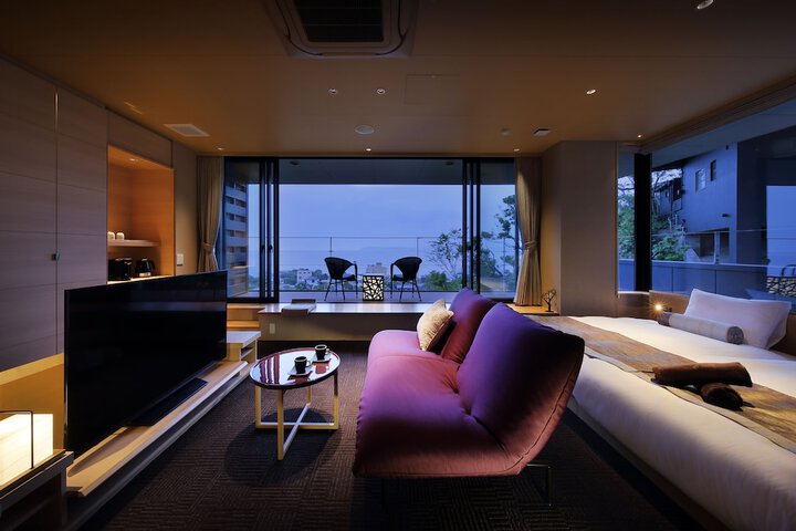 Room 6 of 14