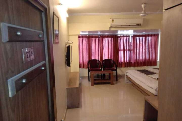 Room 32 of 37