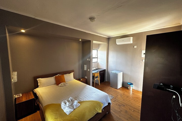 Room 10 of 38
