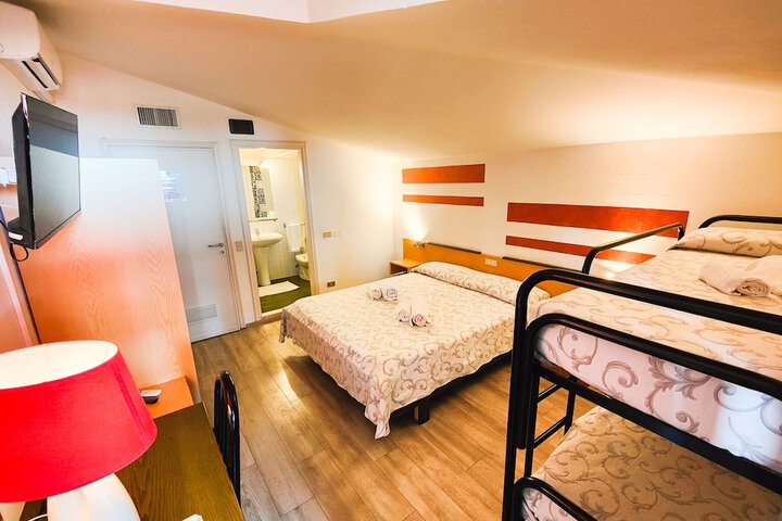 Room 11 of 40