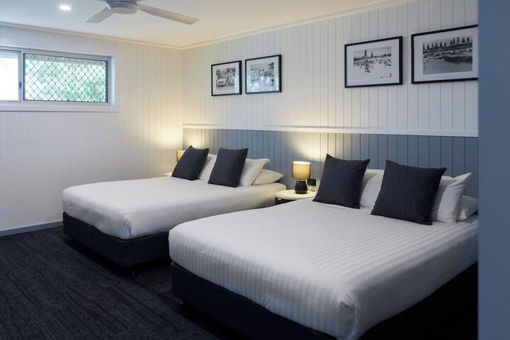 Room 9 of 32