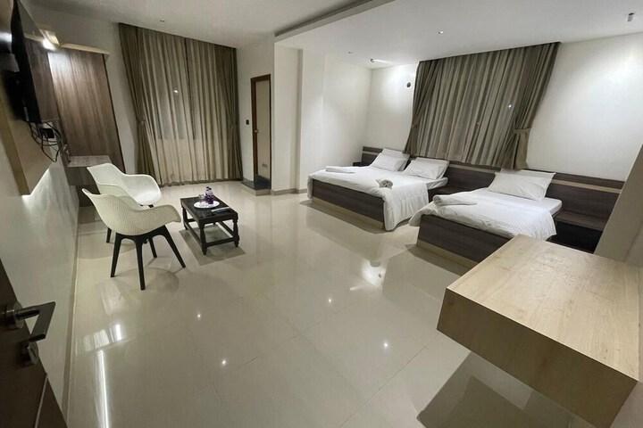 Room 10 of 23