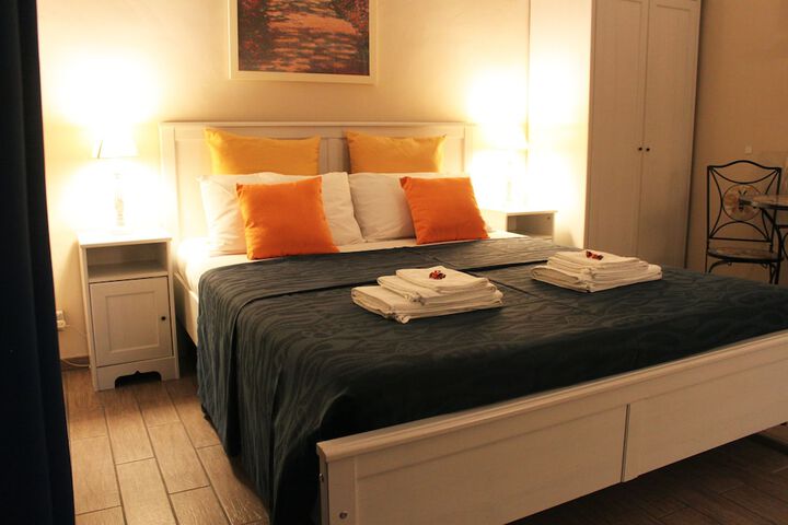 Room 8 of 28