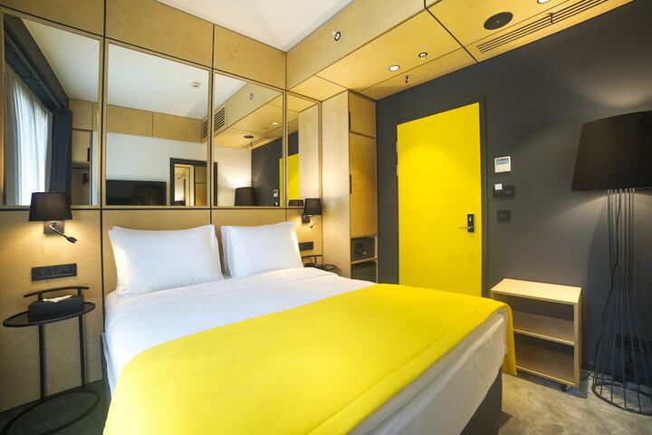 Room 10 of 30