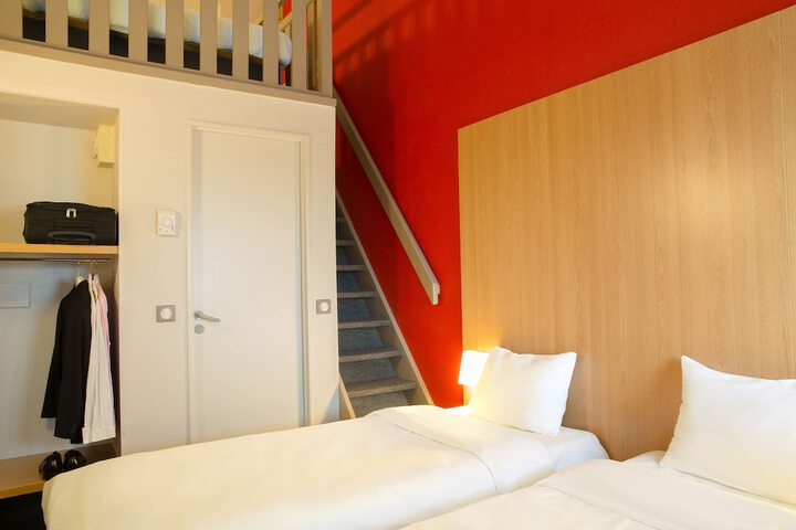 Room 10 of 45