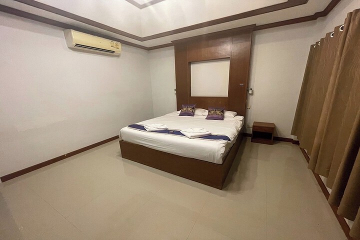 Room 13 of 80