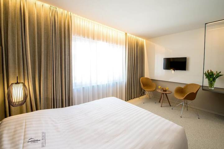 Room 15 of 50