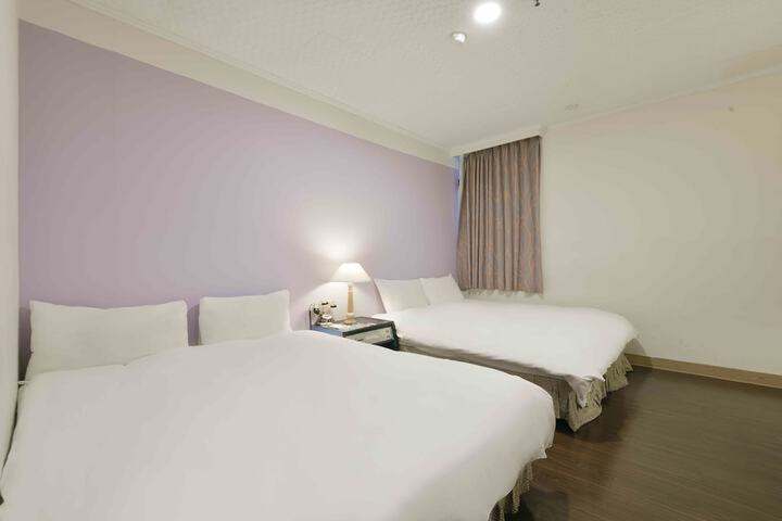 Room 40 of 49