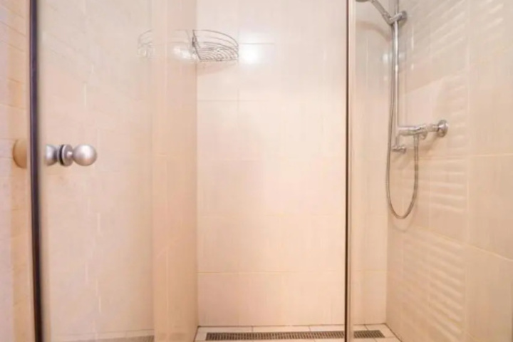 Room 8 of 12