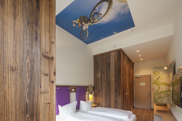 Room 8 of 50