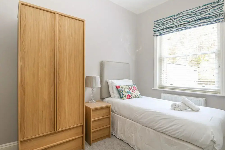 Room 3 of 10