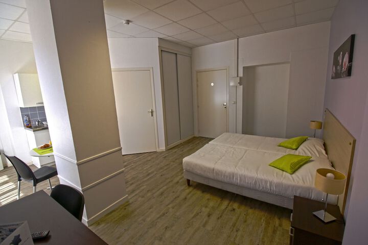 Room 11 of 34