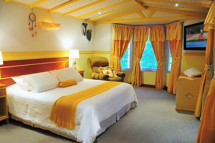 Room 7 of 18