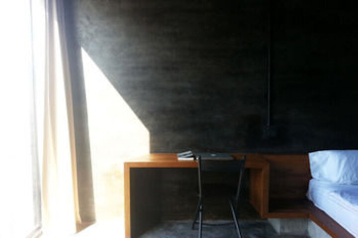 Room 27 of 38