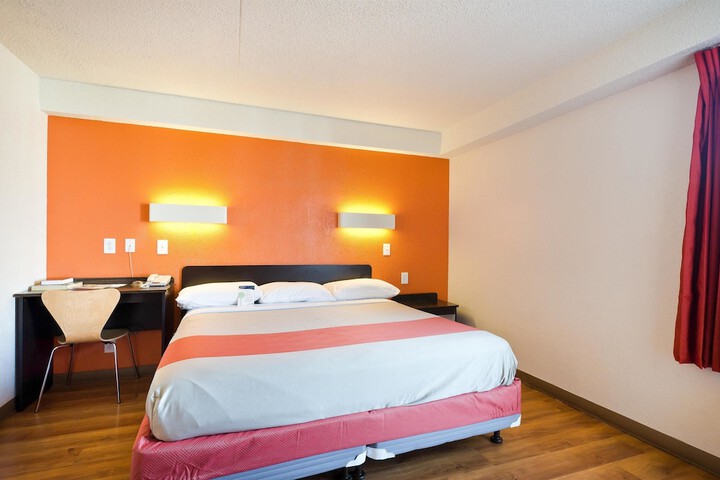 1 King Bed (17 of 17)