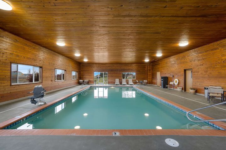 Hotel with Pool