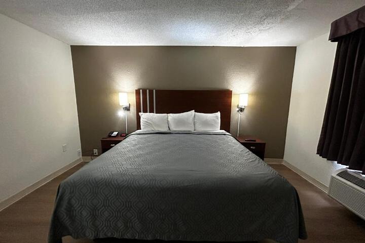 1 King Bed Accessible (11 of 13)