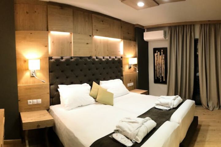 Room 12 of 90