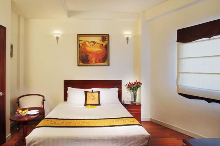 Room 10 of 28