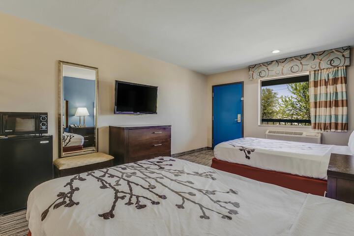 Room 13 of 38