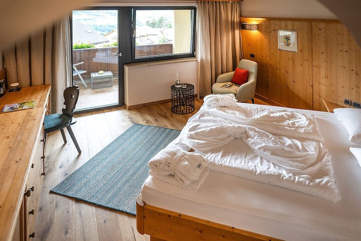Room 4 of 38