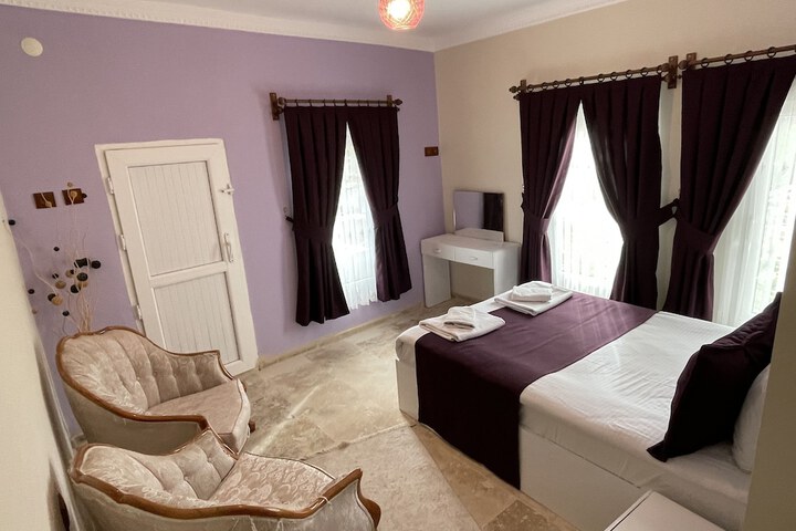 Room 2 of 31