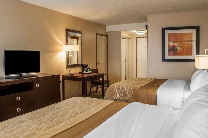 Queen Bed Accessible (9 of 13)