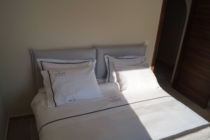 Room 2 of 34