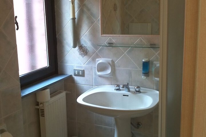 Room 6 of 51