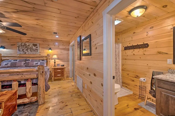 Image of Relaxing Broken Bow Bungalow w / Hot Tub & Deck!