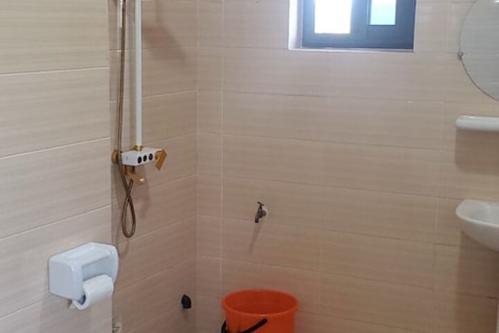Room 6 of 18