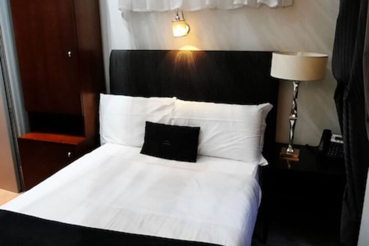 Room 53 of 79