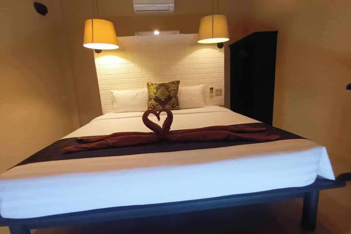 Room 12 of 36
