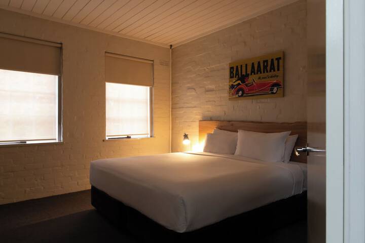 Room 34 of 62