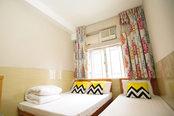Room 53 of 195