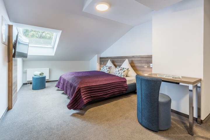 Room 4 of 42