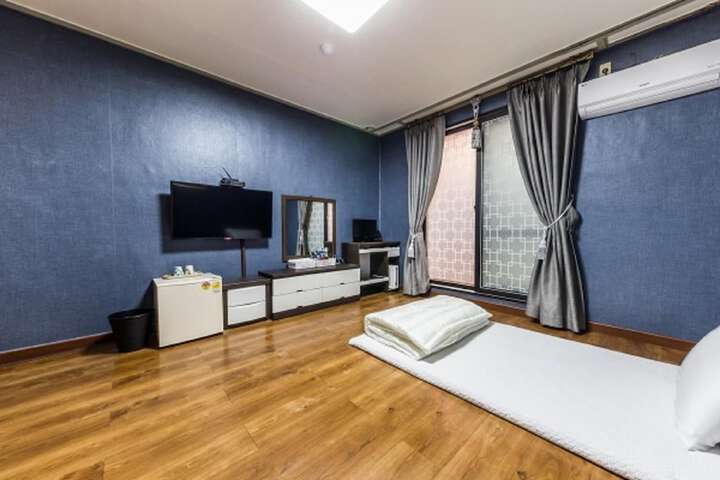 Room 17 of 52