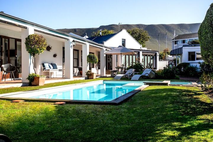 Hotel Pool