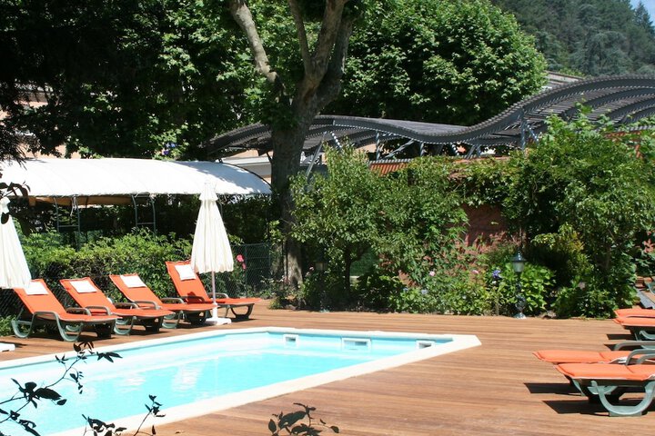 Hotel with Pool