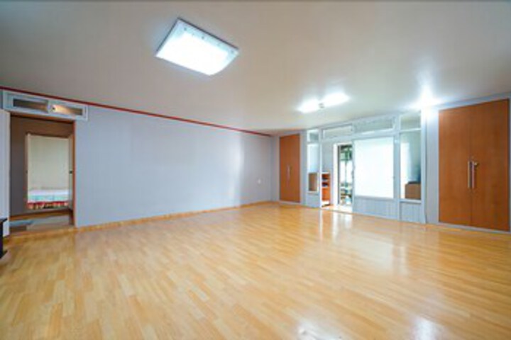 Room 10 of 35