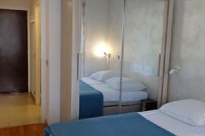Room 5 of 11
