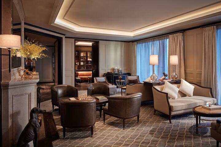Lounge 75 of 86