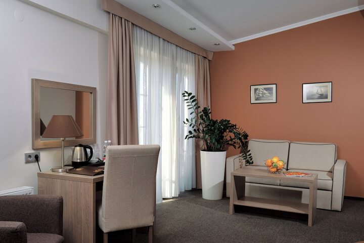 Room 27 of 61