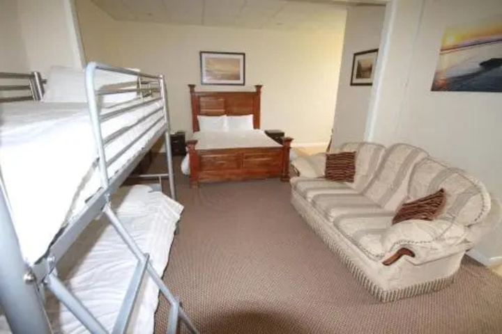 Room 9 of 11