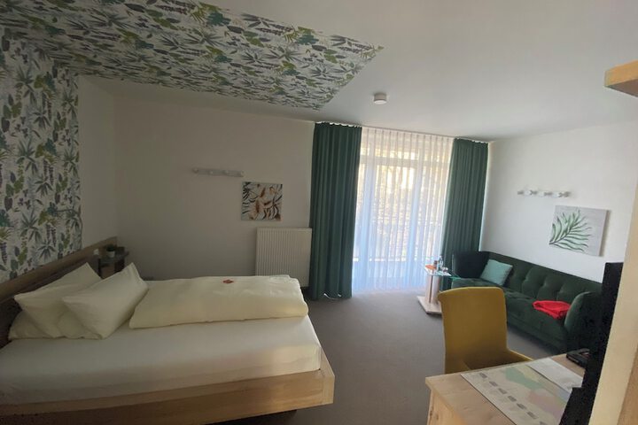 Room 14 of 110
