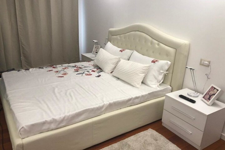 Room 6 of 19
