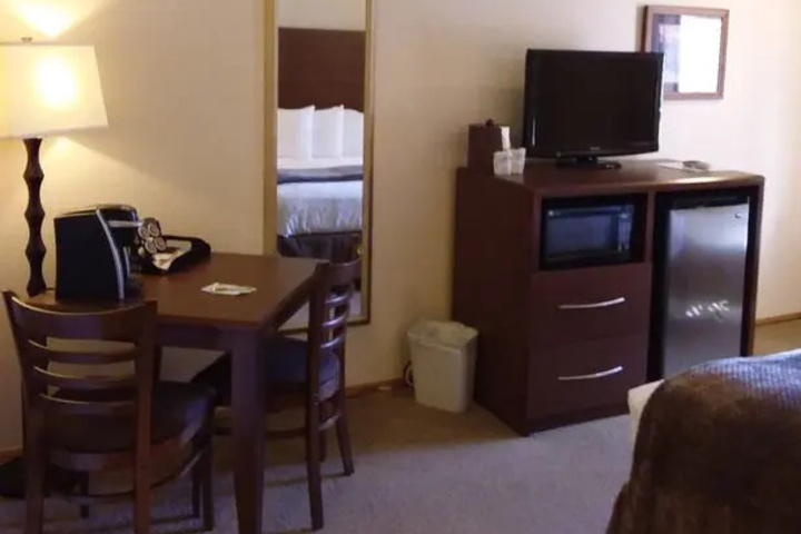 Room 4 of 17