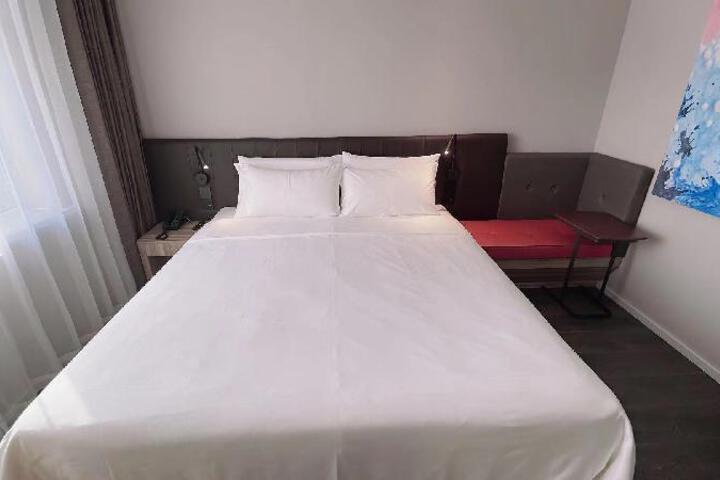 Room 26 of 53