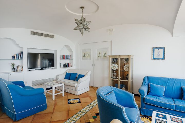 Lounge 62 of 78
