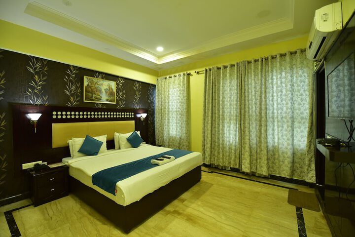 Room 15 of 25